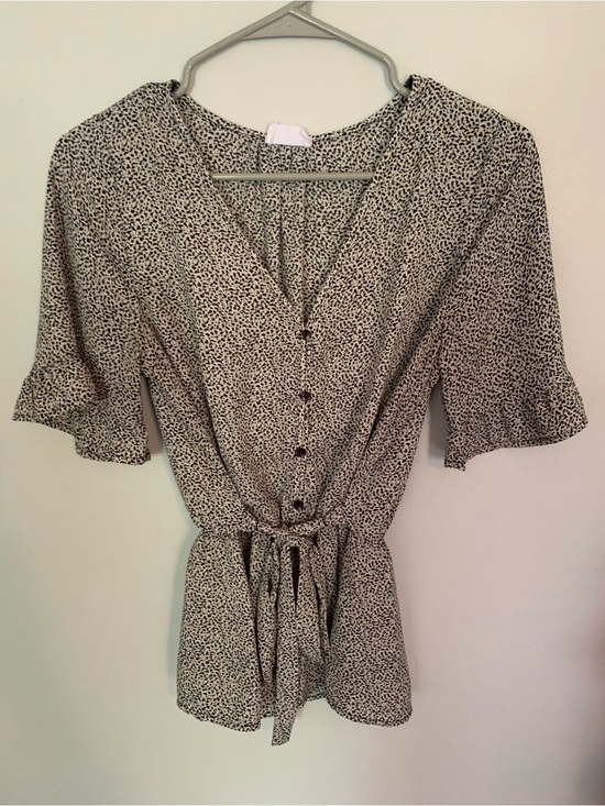 Sienna Sky Tops - Sienna Sky V- Neck Ivory and Black Printed Tie-Waist Women's Top size Medium